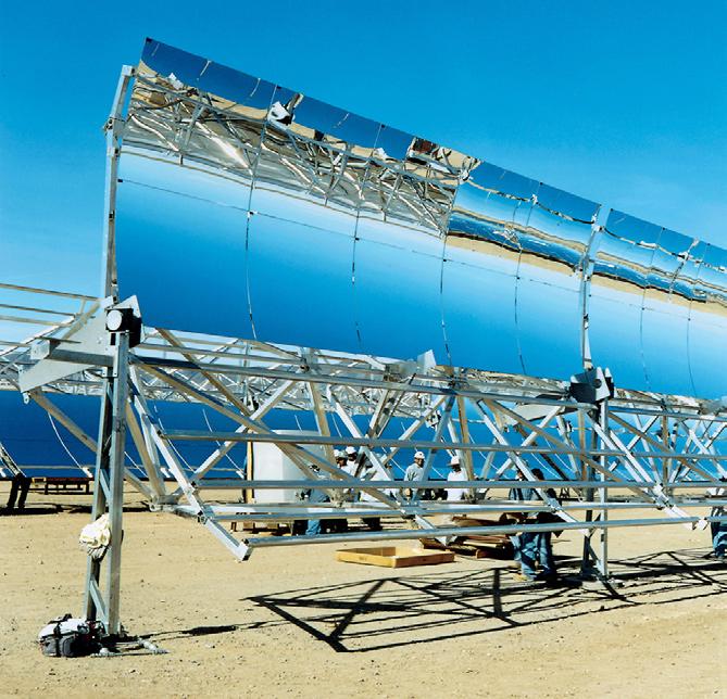 SLNEČNÁ ENERGia A MOŽNOSTI VYUŽITIA SLNEČNÉ KONCENTRÁTORY Slnečné koncentrátory vyrábajú teplo využitím sústavy reflektorov, šošoviek alebo zrkadiel, ktoré koncentrujú slnečné žiarenie do ohniska, v