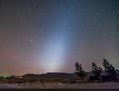 الكاذب الفلكي Lights( )Zodiacal.