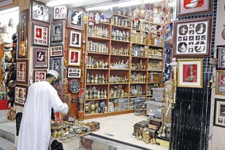 متحف اللبان التسوق فندق جولدن توليب عندما يتعلق األمر بالتسوق فإن سلطنة عمان لديها الكثير من الخيارات التقليدية والحديثة على حد سواء.