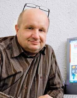 Na základe požiadaviek zákazníkov sa k tomu postupne pridal predaj doplnkového stavebného materiálu. Čoskoro sme otvorili predajňu v Komárne, kde sídlime dodnes.