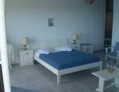 Ambele oraşe sunt renumite pentru viaţa de noapte. A fost contruit în anul 1985, iar ultima renovare a avut loc în 2015. Plajă: Plaja publică de nisip este situată la 350 m distanță de hotel.