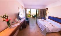 doresc să petreacă o vacanță de lux în Grecia, fiind potrivit atât pentru familii cât și pentru cupluri.