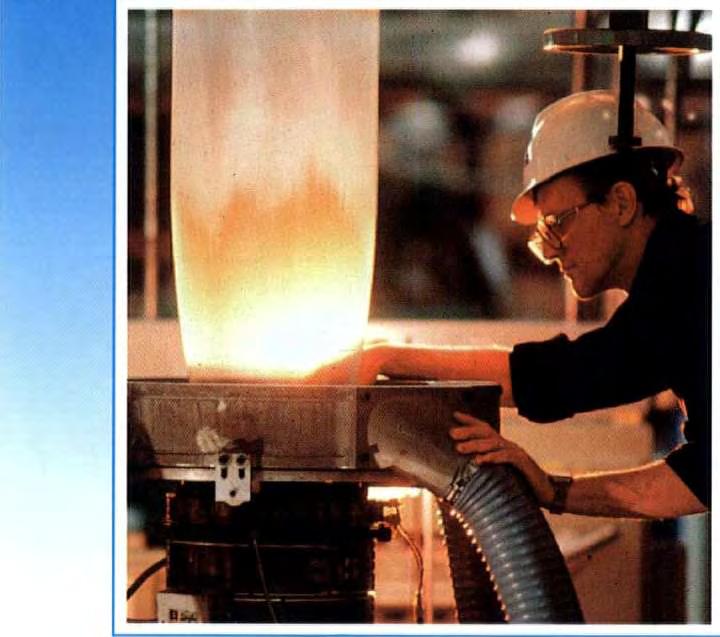 \1998 Ì958 1997 ΕΤΉΣΙΑ ΕΚΘΕςΗ M f ΕΥΡΩΠΑΪΚΗ ΤΡΑΠΕΖΑ