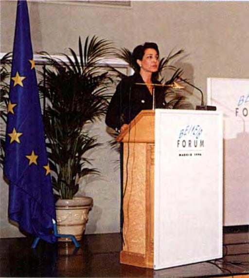 διαπεριφερειακών έργων, που δημιουργούν εκ των πραγμάτων σχέσεις αλληλεγγύης, και η ανάγκη ανάπτυξης του χρηματοπιστωτικού τομέα, που μπορεί να στηρίξει την οικονομική και κοινωνική πρόοδο.