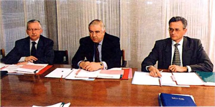 Το Συμβούλιο των Διοικητών λαμβάνει υπόψη την έκθεση της Ελεγκτικής Επιτροπής και τα συμπεράσματά της πριν προβεί στην έγκριση της Ετήσιας Έκθεσης, που συντάσσεται από το Διοικητικό Συμβούλιο.
