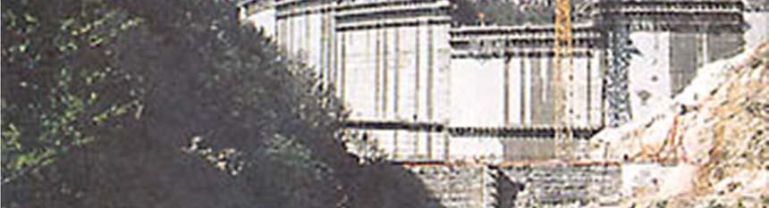 Τέφρα, προερχόμενη από έναν θερμοηλεκτρικό σταθμό της Γαλλίας (συνολικά χρησιμοποιήθηκαν 10000 τόνοι ιπτάμενης τέφρας). Το περιεχόμενο τσιμέντο καθορίστηκε στα 250kg/m 3.