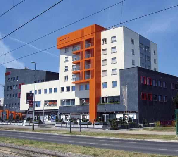 Pisarne so sodobne urejene, po standardu Hidrie, tako da je delovno okolje na 300 m 2 površine prijetno.