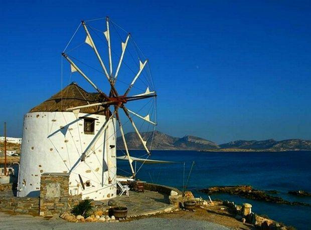 ζηελ ππφινηπε Κξήηε θαη 600 ζηε Ρφδν. Καηά κέζν φξν ν θαζέλαο απφ απηνχο αληιεί γχξσ ζηα 40 m3 λεξνχ ηελ εκέξα.