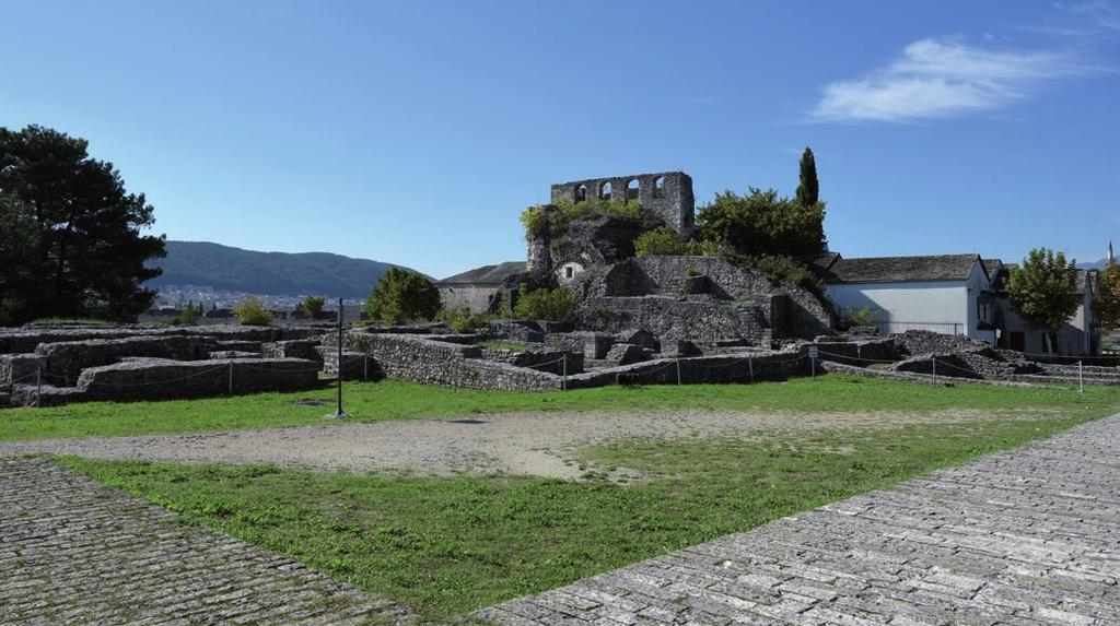 ΑρχαιολογικόςΧΩΡΟΣ ΚΑΣΤΡΟ ΙΩΑΝΝΙΝΩΝ 35 έχει φέρει στο φως τα ερείπια του Σεραγιού του Αλή πασά (εικ. 11, 35).