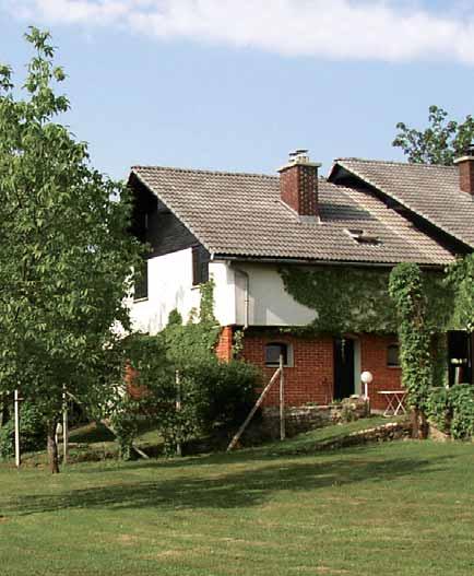 La fatadele placate, fixate mecanic, aplicate sau in stil prefabbricat de beton cu miez, unde exista inclusa izolatia termica XPS, pentru o functionare eficienta a sistemului de fatada, in principiu,