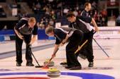αντίστοιχους πόντους. Το Curling, που κατάγεται από τη Σκωτία, πρωτοεμφανίσθηκε στη χειμερινή Ολυμπιάδα του 1998 στο Ναγκάνο της Ιαπωνίας. με ανδρική και γυναικεία συμμετοχή.