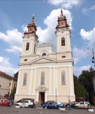 Nu este de neglijat faptul că în Cartierul Romanilor Mureşul face un cot, iar legătura dintre cele două maluri