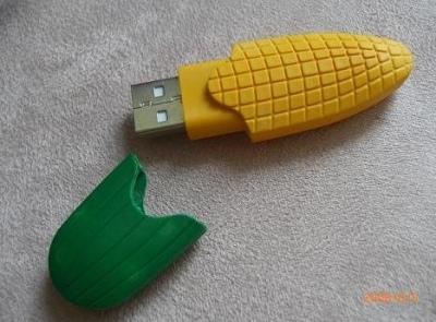 u nestvrstani otpad nebi moglo doći do biološke razgradnje jer se proizvod ne bi nalazio u kontroliranim uvjetima te bi tako svejedno štetio okolišu. Slika 3.12 prikazuje biorazgradivu USB memoriju.