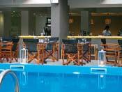 Το μοντέρνο περιβάλλον του Amphitryon Boutique Hotel με το έμπειρο και ευχάριστο προσωπικό του υπόσχεται ξένοιαστες και ευχάριστες διακοπές στο κοσμοπολίτικο