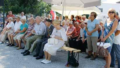 Četrtne skupnosti 34 Počastitev praznika ČS Rožnik. Foto: arhiv ČS Rožnik Utrinka z veteranskih športnih iger na Rožniku. Veteranske športne igre na Rožniku na dvorišču gostilne Živa Vidmar 5.