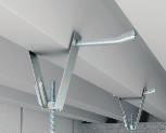 Montaj sistem de suspendare trapezoidal Montajul unui jgheab de cabluri pe un tavan din tablă trapezoidală cu ajutorul unui element de fixare