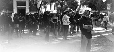 Ήμασταν εκατό σύντροφοι και συντρόφισσες. Λέγαμε ότι οι βόμβες στο ψαχνό είναι κρατικές δουλειές. Φτιάξαμε ένα σφιχτό μπλοκ, μαχητικό και αυτοπεριφρουρούμενο.