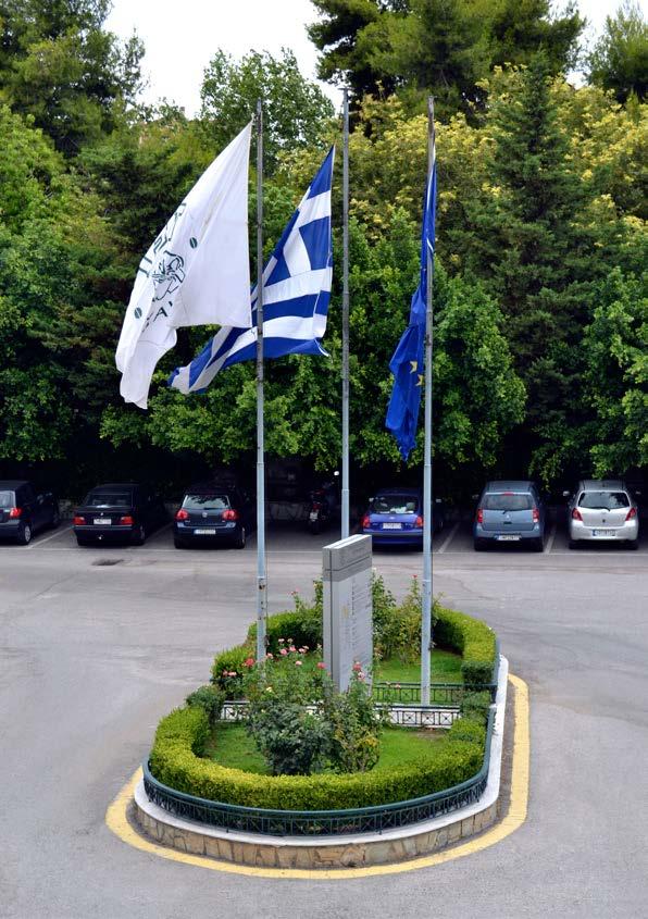 6 01. Θεσμικά Editorial 7 Το Ίδρυμά μας πάντα περιζήτητο και πρωτοπόρο στην Ελλάδα και Διεθνώς Μιχάλης Μπρατάκος, Καθηγητής Προέδρος ΤΕΙ Αθήνας Το ΤΕΙ Αθήνας ενισχύει την εθνική του παρουσία και την