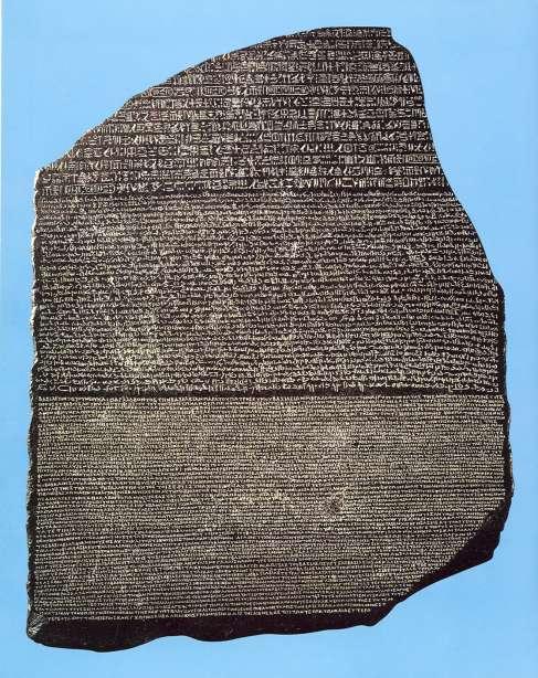 Στα νεότερα χρόνια η ανάγνωση της ιερογλυφικής γραφής οφείλεται στην ανακάλυψη της τρίγλωσσης επιγραφής της Ροζέτας.