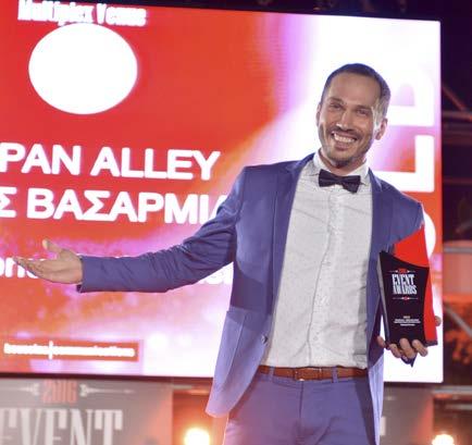 Για το welcome cocktail που πραγματοποιήθηκε στο Περιστύλιο του Ζάππειου Μεγάρου, το concept ήταν η δημιουργία «αγοράς» με ελληνικά εδέσματα και brands.