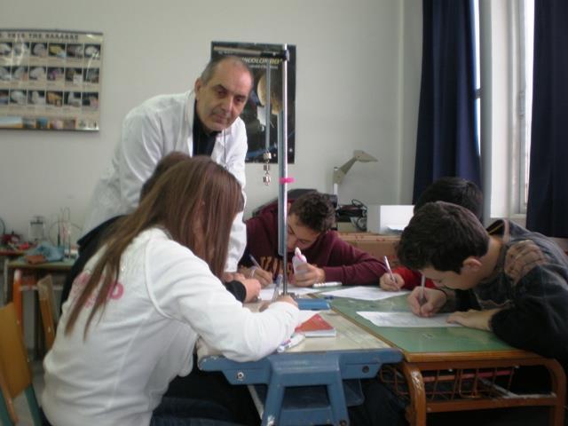 οι μαθητές να πραγματοποιούν τις εργαστηριακές δραστηριότητες των Φυσικών μαθημάτων.