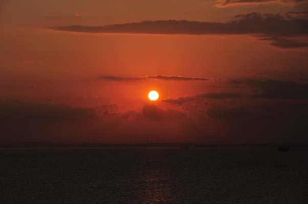 u Sunset (Ηλιοβασίλεμα) Διατηρεί τις βαθιές αποχρώσεις του ηλιοβασιλέματος και της ανατολής του ήλιου.