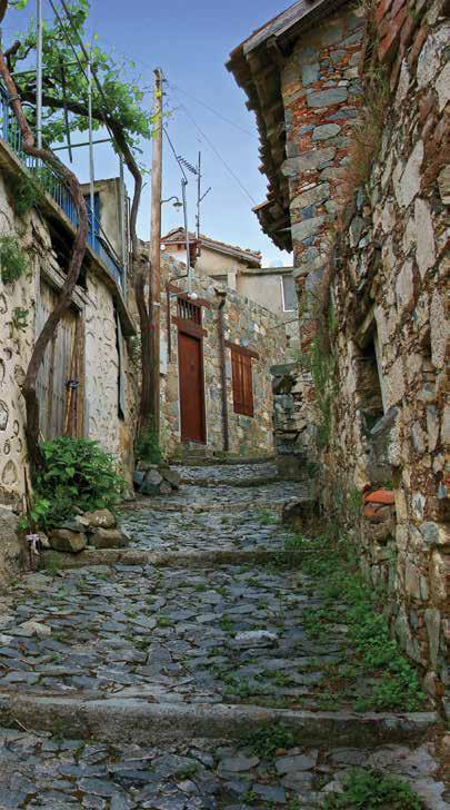 Αγρός Ο Αγρός βρίσκεται σε υψόμετρο 1,100 μέτρων και ανήκει στην Επαρχία Λεμεσού. Αποτελεί το Κεφαλοχώρι της περιοχής Πιτσιλιά.