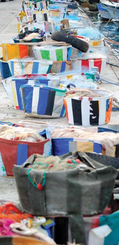 Τρία μικρά ποτάμια διασχίζουν τον Κάτω Πύργο και καταλήγουν στη θάλασσα, ο Φλέβας, το Ποταμούδι και ο Κατούρης.