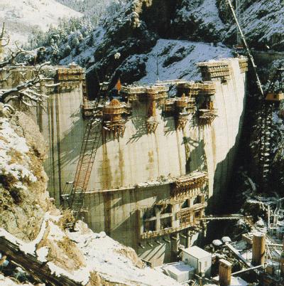 Φωτογραφία φράγµατος κατά την φάση της κατασκευής του. 10.1.2. Προδιαγραφές.