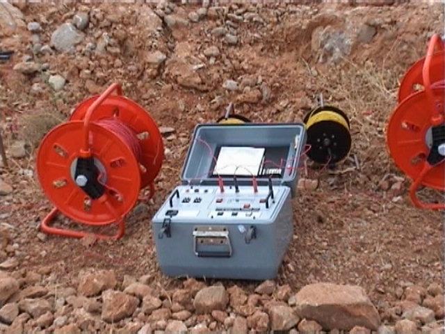 Υλικό Ειδική ηλεκτρική αντίσταση σε Ohm-Cm. Κορεσµένη, οργανική άργιλος, µε οργανικά άλατα 500-2.000 Υγρές ανόργανες άργιλοι και ιλύες 1.000-5.
