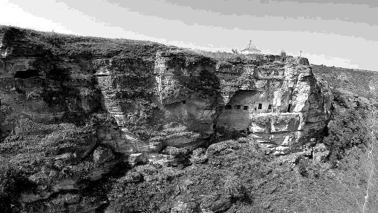 Biserica rupestră Zic unii că ungurii i-ar fi dat cetăţii numele Orhei şi că tătarii mongoli ar fi construit oraşul, cu tot ce a avut el mai de preţ cetatea, palatele, casele din piatră, hanurile,