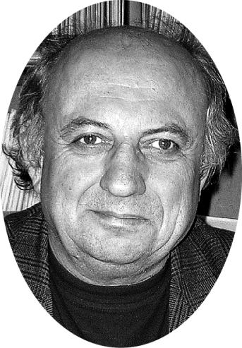Gheorghe VIDICAN ÎNTRE MINE ŞI MINE între mine şi mine un alt mine care poate declanşa războiul are mâna obosită de atingerea morţii se clatină frumuseţea în paharul cu vin un imens pustiu al