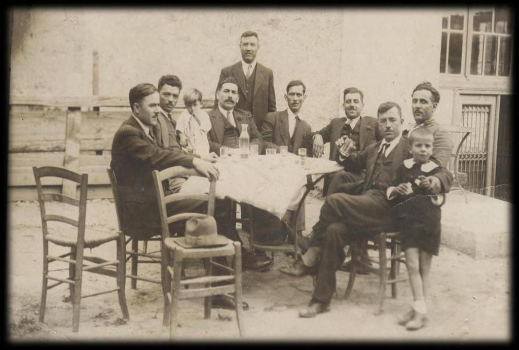 Ο Γ ι ά ν ν η ς Κ ι ο υ ρ κ α τ ι ώ τ η ς μ ε φ ί λ ο υ ς κ α ι π ε λ ά τ ε ς σ τ ο κ α φ