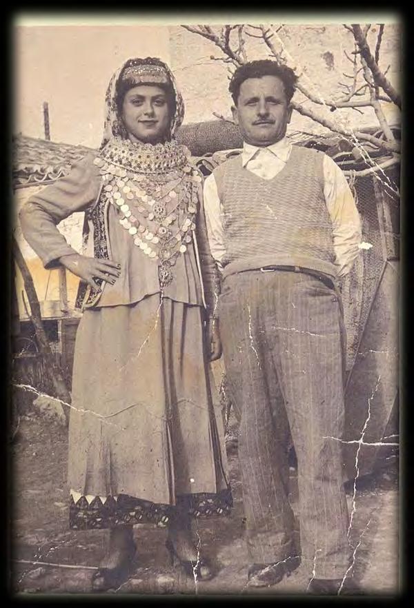 Γεωργάκης από τα Καλύβια Θορικού άνοιξε το 1935, καπνοπωλείο και