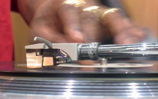 100 turntables επαγγελματικά πικάπ ( PC 640-MC 510) AT-PL120 289,00 Επαγγελματικό στερεοφωνικό πικάπ Direct-drive μοτέρ υψηλής ροπής Επιλεγόμενες ταχύτητες 33/45/78 RPM
