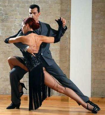 του Μπουένος Άιρες γεννήθηκε στα μέσα του 19ου αιώνα ένας από τους εκπληκτικότερους χορευτικούς ρυθμούς όλων των εποχών, το ταγκό.