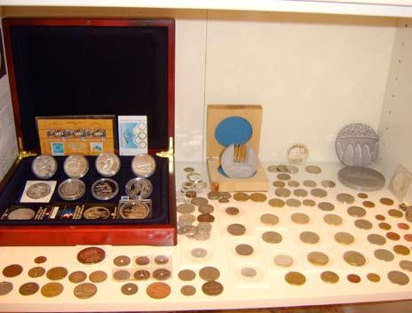Η Νομισματοθήκη Στη νομισματοθήκη του ΚΕΠΣ συμπεριλαμβάνονται αρχαία ελληνικά, ρωμαϊκά, βυζαντινά, οθωμανικά,