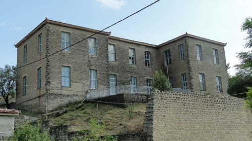 Το Δημοτικό Σχολείο Φαναρίου αποτελεί αντιπροσωπευτικό δείγμα σχολικής αρχιτεκτονικής της περιόδου του μεσοπολέμου.