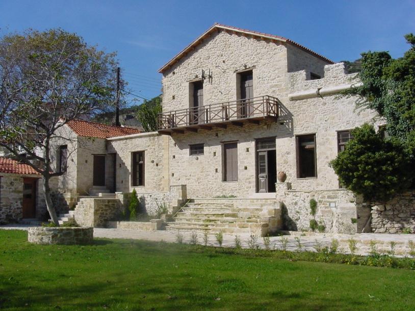 αποστολή του Συνεργάζεται με φορείς συναφούς αποστολής Αναπτύσσει οποιαδήποτε άλλη δραστηριότητα συναφή με τους στόχους και την Μουσικό εργαστήριο «Λαβύρινθος» Σε ένα παλιό αρχοντικό κτίριο στο