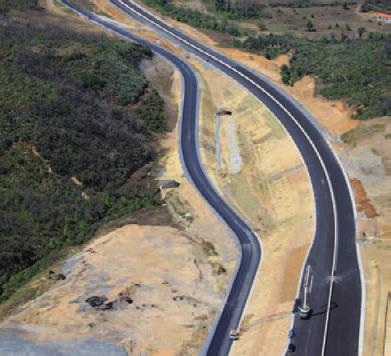Επίσης, µέσω της νέας χάραξης από το Λεύκτρο, συντοµεύεται και ο χρόνος οδικής σύνδεσης της Σπάρτης: 35 λεπτά από/προς Τρίπολη έναντι 75 λεπτών σήµερα, 55 λεπτά από/προς Καλαµάτα έναντι 75 λεπτών