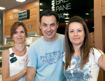 Εντυπωσιακός σχεδιασμός Το αρτοζαχαροπλαστείο «Bekery» κερδίζει το στοίχημα των εντυπώσεων με την πρώτη ματιά, αφού η εμφάνισή του, ακόμη και το όνομά του τραβάει αμέσως την προσοχή ό- λων.