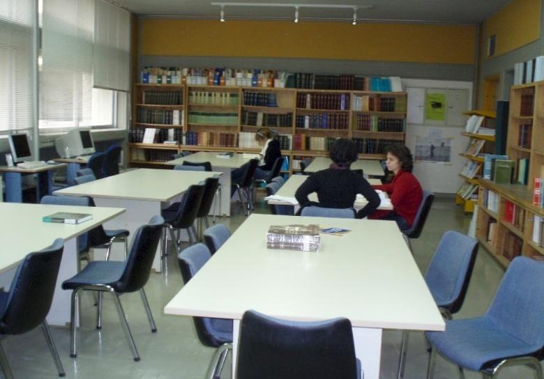 ΥΣΡΧΔΑΥΦΘΤΙΡ ΨΧΧΡΝΡΓΙΑΥ Το Σπουδαςτιριο Ψυχολογίασ ςτεγάηεται ςτον 5 ο όροφο τθσ Φιλοςοφικισ Σχολισ. Ρεριλαμβάνει μεγάλο αρικμό ελλθνικϊν και ξζνων βιβλίων και περιοδικϊν ςχετικϊν με τθν Ψυχολογία.