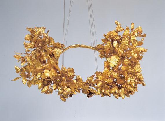 Το χρυσό στεφάνι βελανιδιάς του Φιλίππου Β. Βρέθηκε μέσα στη λάρνακα μαζί με τα καμένα οστά του Φιλίππου.