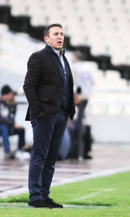 Ξεκίνησε τον αθλητισμό από το σύλλογο του Κιλκισιακού και από το 1989 έως το 1999 αγωνίσθηκε στον ΟΦΗ. Στη συνέχεια και μέχρι το 2004 έπαιξε στον Άρη.