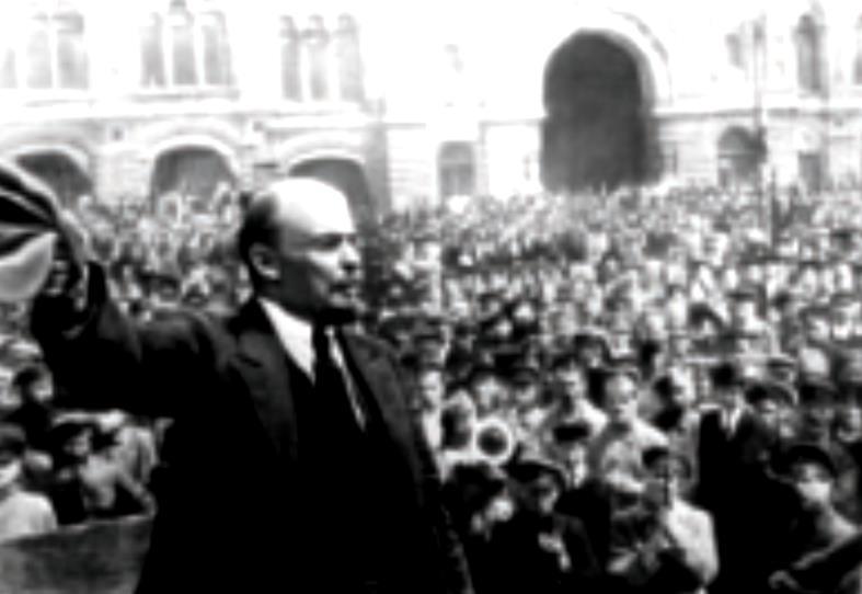 υπαρκτού σοσιαλισμού. Το 1991 η Σοβιετική Ένωση διαλύθηκε και το οικονομικό σύστημα, που είχε οικοδομηθεί, έδωσε τη θέση του στον καπιταλισμό. Ο Λένιν σε ομιλία.