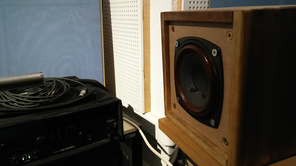 Εικόνα : Μοντέλο μεγαφώνου FOSTEX