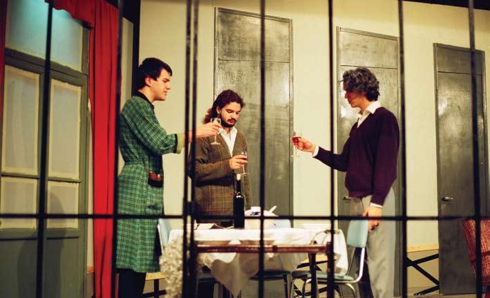 Τα πρόσωπα του έργου ΜΑΤΘΙΛΔΗ φον ΤΣΑΝΤ, ψυχίατρος : Ήλια Κουτσουράκη ΜΑΡΘΑ ΜΠΟΛ, αδελφή προϊσταμένη : Στέλλα Σαπουνάκη ΜΟΝΙΚΑ ΣΤΕΤΛΕΡ, νοσοκόμα : Κατερίνα Μαούτσου ΟΥΒΕ ΖΙΒΕΡΣ, αρχινοσοκόμος :