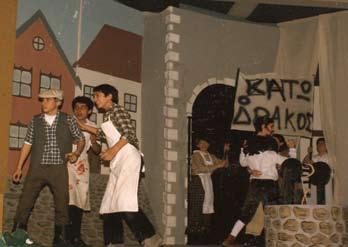 ΦΥΛΑΚΑΣ : Αλέξανδρος Ναυπλιώτης ΦΙΛΕΣ ΤΗΣ ΕΛΣΑΣ : Βίκυ Βολιώτη, Έλενα Παλλαντζά, Μάρλεν Μηλιάδη ΥΦΑΝΤΡΕΣ :
