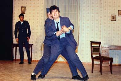 1987 ΑΠΟΨΕ ΑΥΤΟΣΧΕΔΙΑΖΟΥΜΕ Λ Ο Υ Ι Τ Ζ Ι Π Ι Ρ Α Ν Τ Ε Λ Λ Ο ΜΕΤΑΦΡΑΣΗ : Δημήτρης Μυράτ ΜΟΥΣΙΚΗ : Μάνος Χατζιδάκις ΣΚΗΝΟΘΕΣΙΑ : Στέλιος Παπαπέτρου ΒΟΗΘΟΙ ΣΚΗΝΟΘΕΤΗ : Κ. Σταθάκου, Χ.