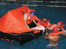 Στη φωτογραφία οι υποψήφιοι Yachtmasters στην πρακτική